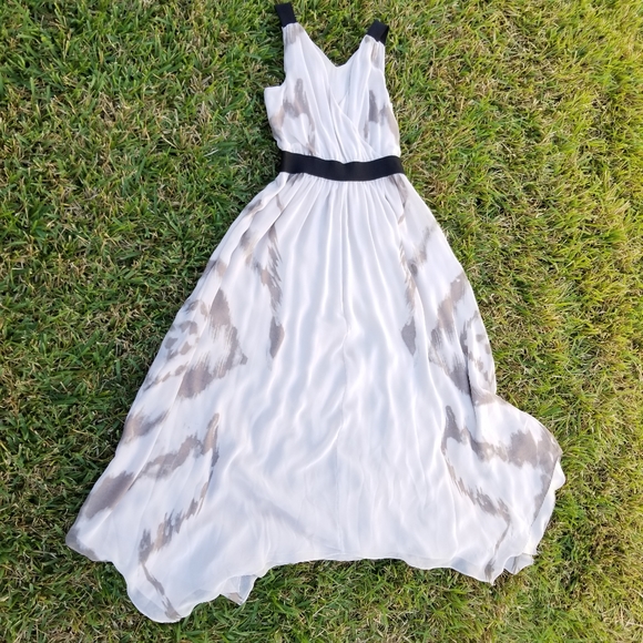 Express cream color with black accents maxi dress - Picture 2 of 8